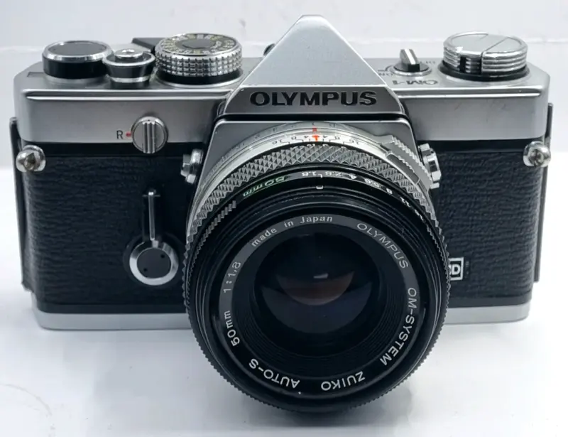 Cámara Olympus OM 2 vintage plateada - 1