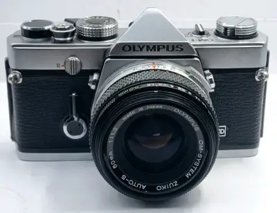 Cámara Olympus OM 2 vintage plateada - miniatura 1