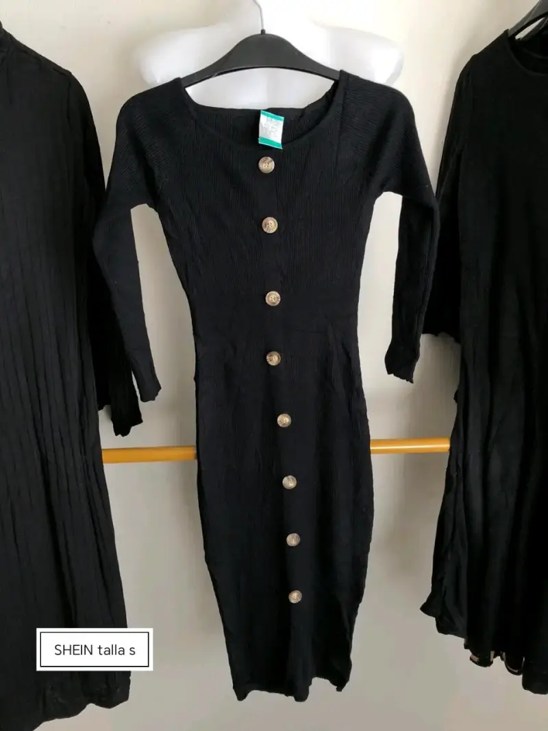 Vestido negro SHEIN con botones, H&M - 1