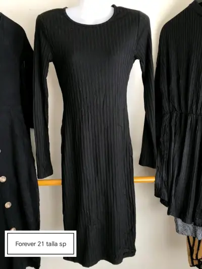 Vestido negro SHEIN con botones, H&M - miniatura 4