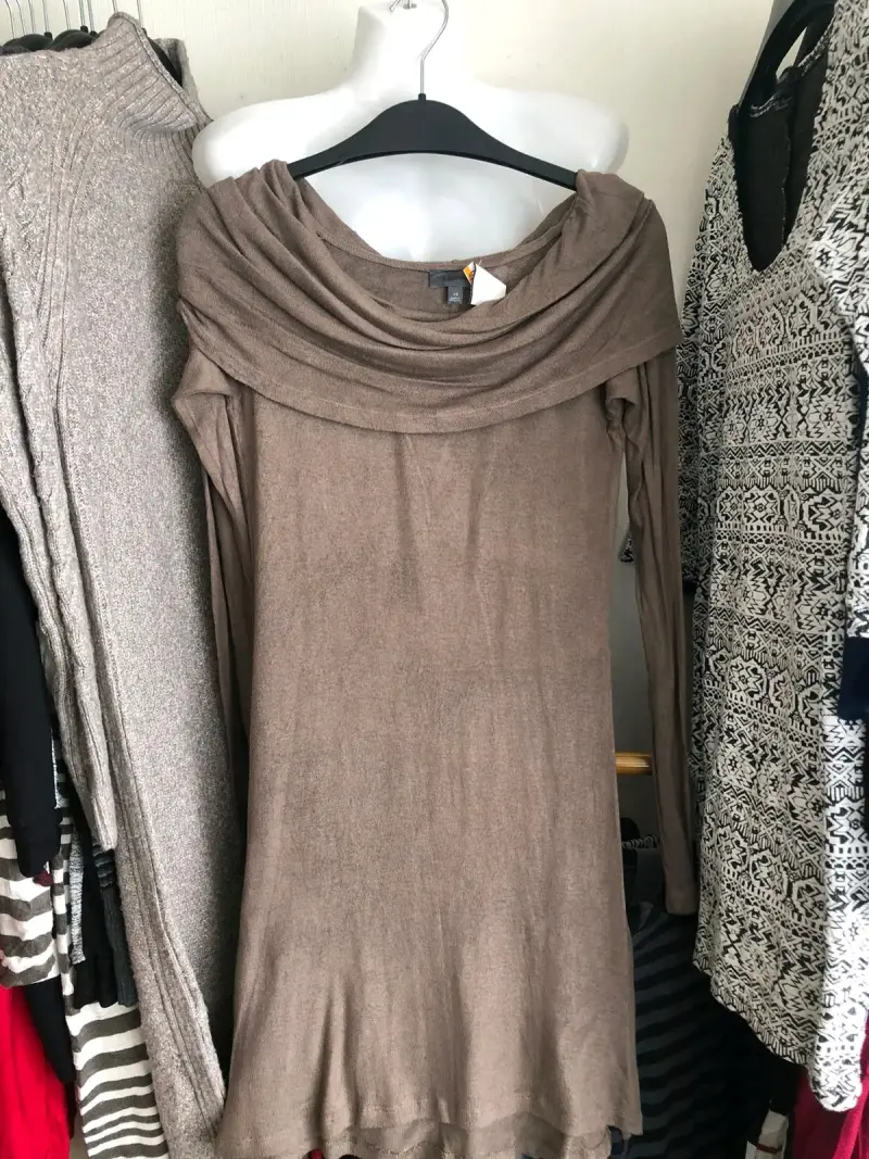 Vestido gris tejido cuello alto - 5