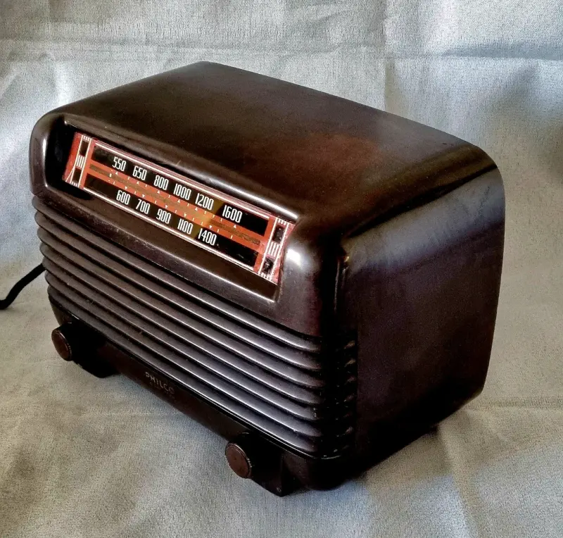 Radio antigua Philco marrón - 1