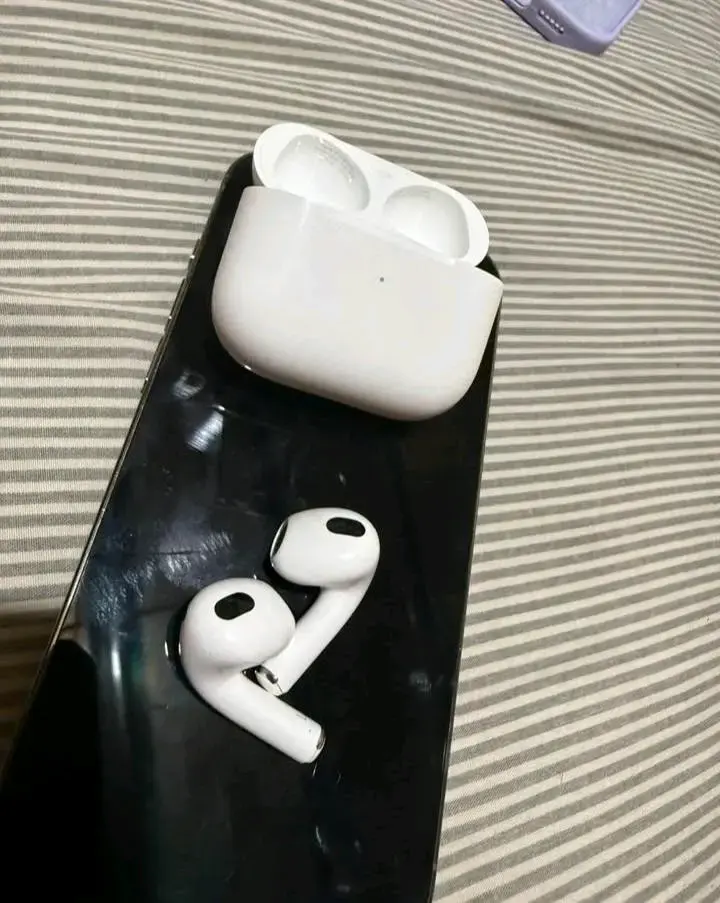 AirPods (3ra Generacion) - 3
