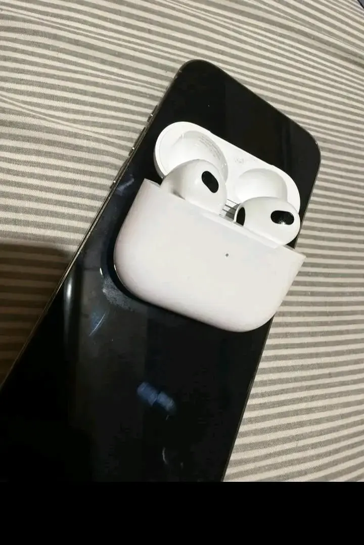 AirPods (3ra Generacion) - 4