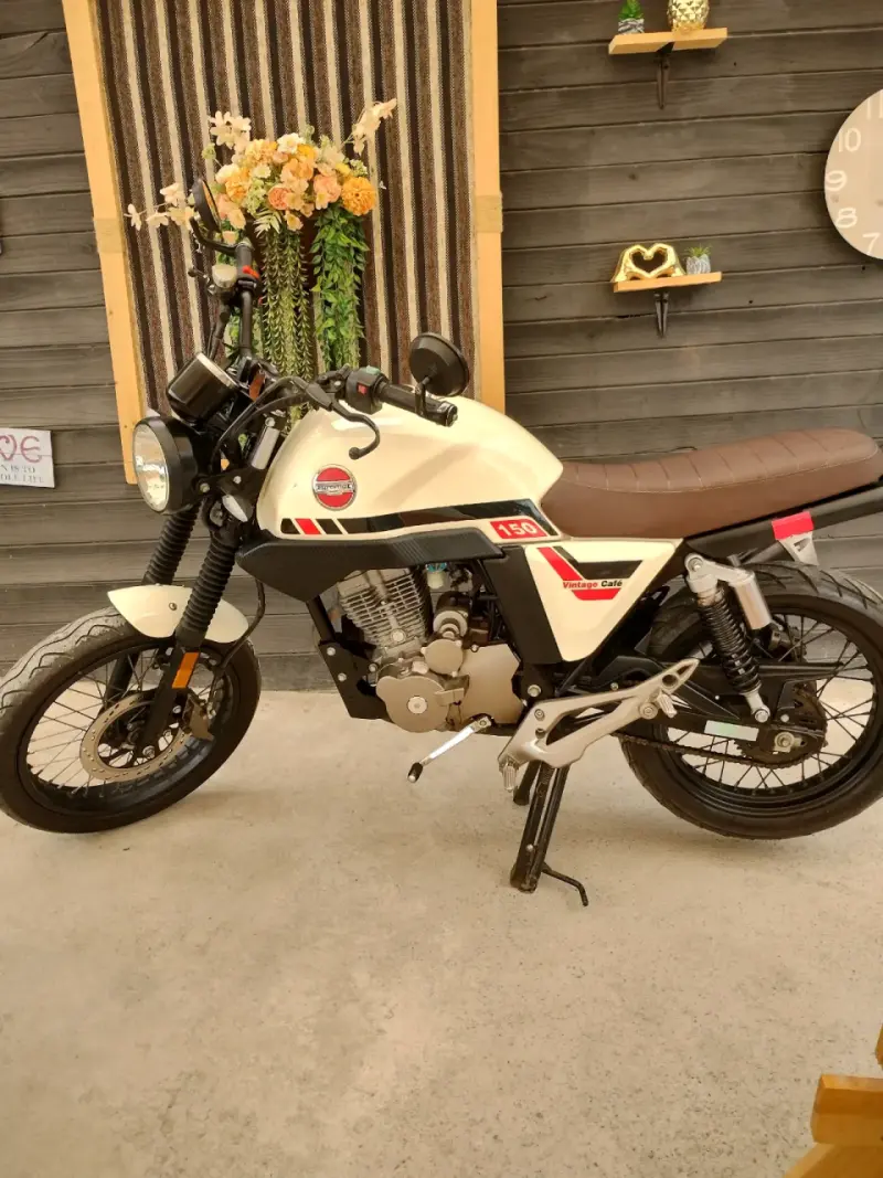 Moto vintage café racer 150cc - 2