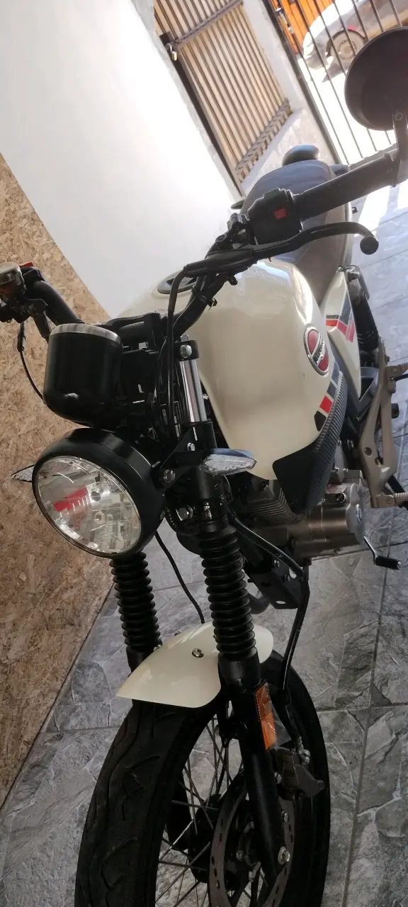 Moto vintage café racer 150cc - 5