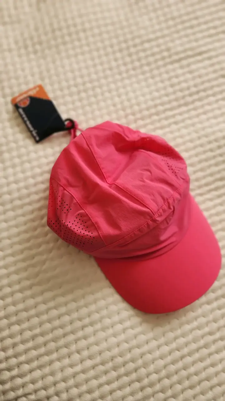 Gorra deportiva rosa nueva