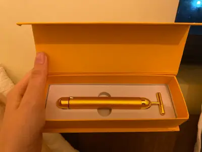 Masajeador facial dorado - miniatura 1