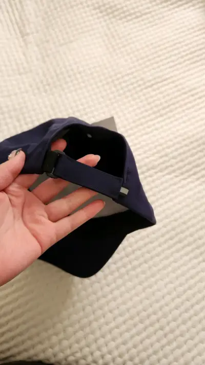 Gorra azul deportiva - miniatura 2