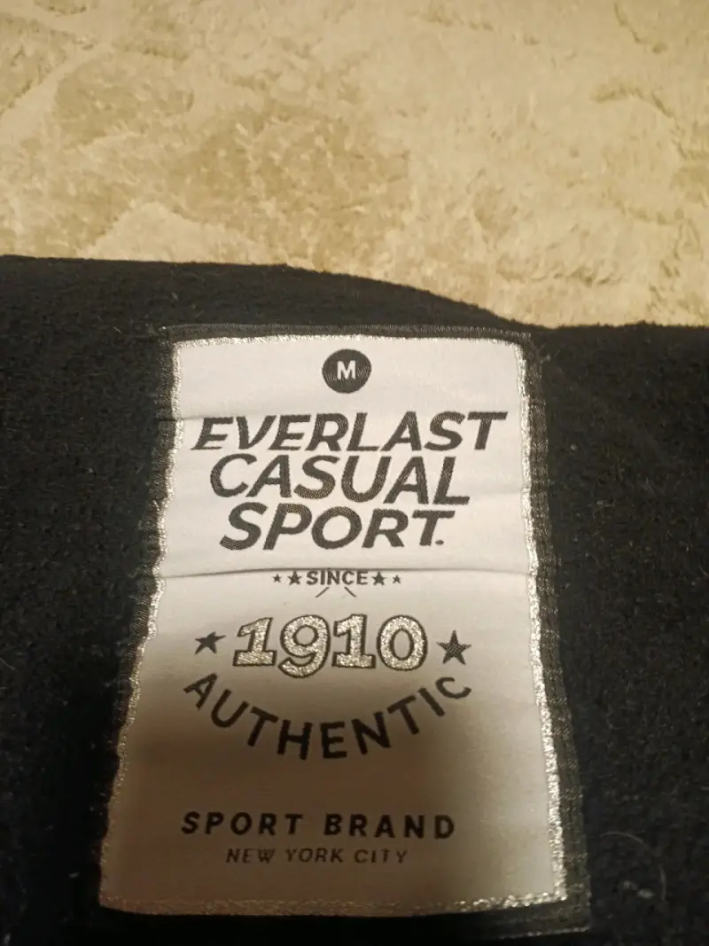 Polerón everlast  negro con capucha de rayas - 2
