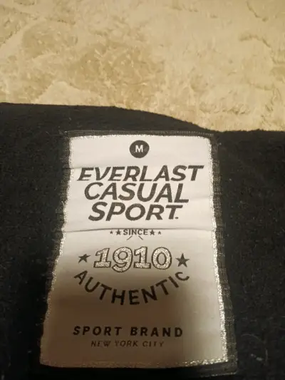 Polerón everlast  negro con capucha de rayas - miniatura 2