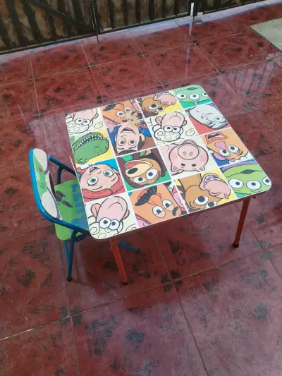 Set de mesa y silla infantil Toy Story - miniatura 2