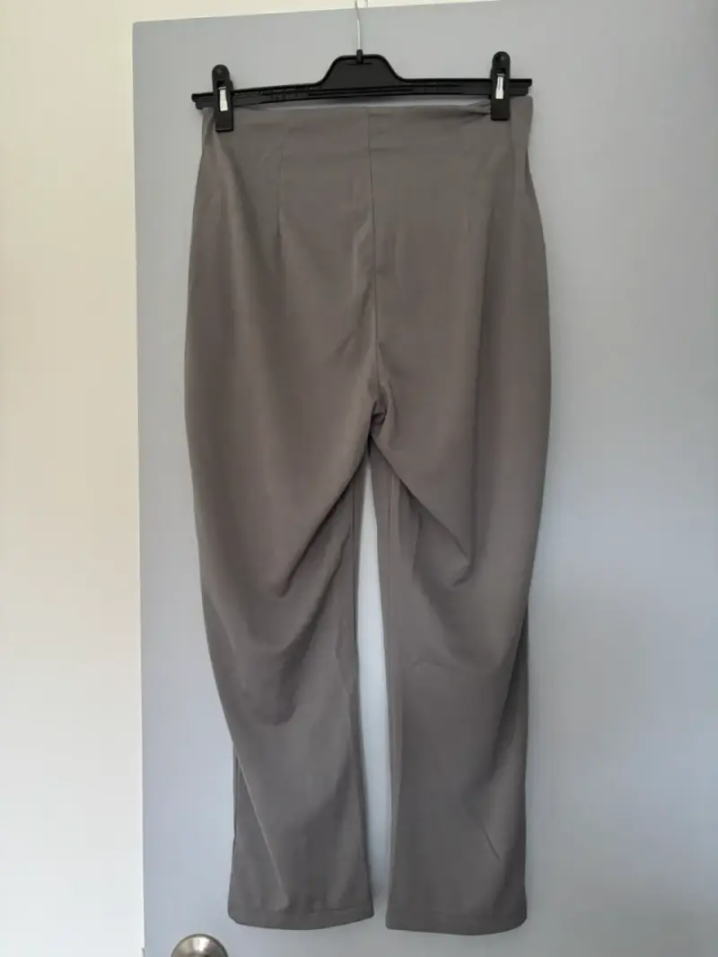 Pantalón gris tela origen chino - 3