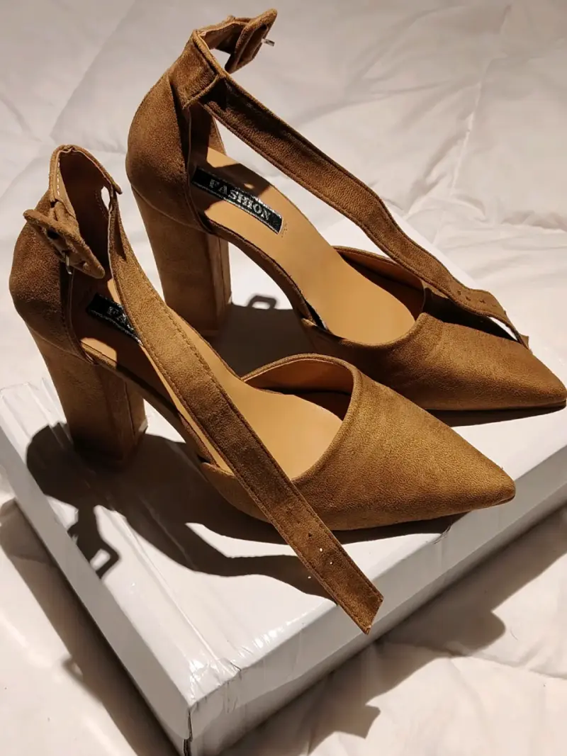 Zapatos taco alto color camel