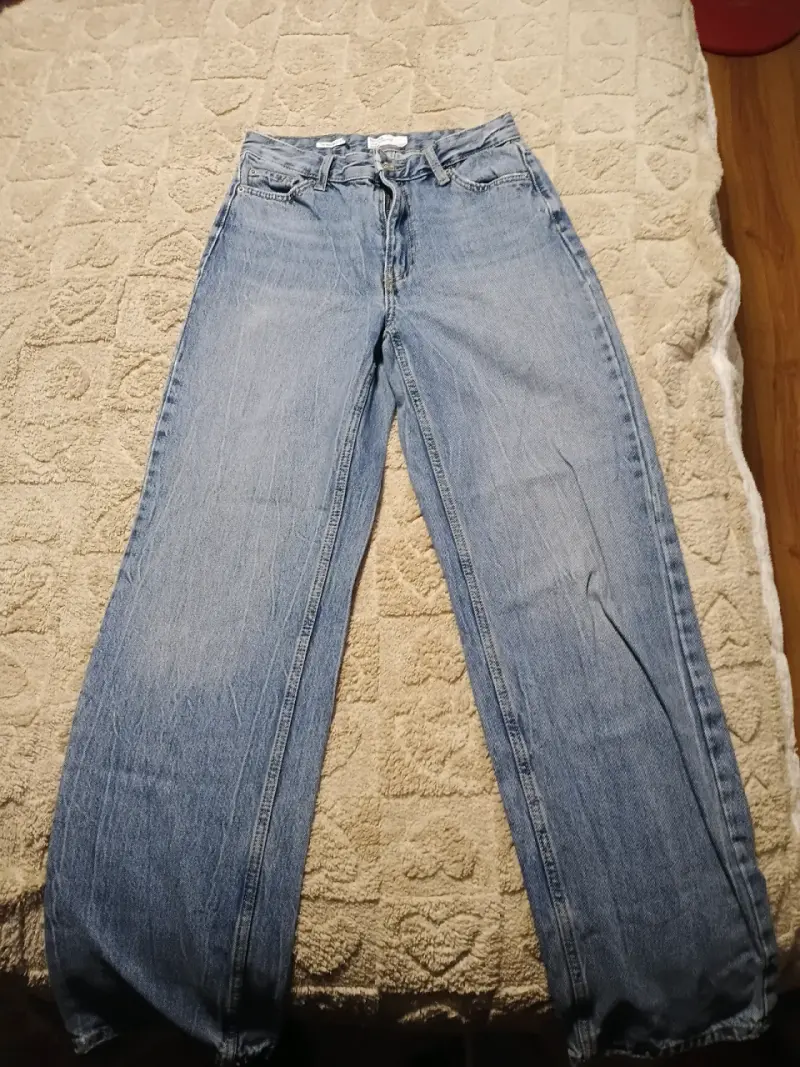 Jeans Bershka celestes clásicos - 1