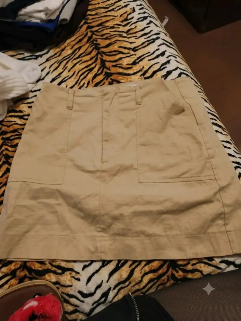 Falda corta beige