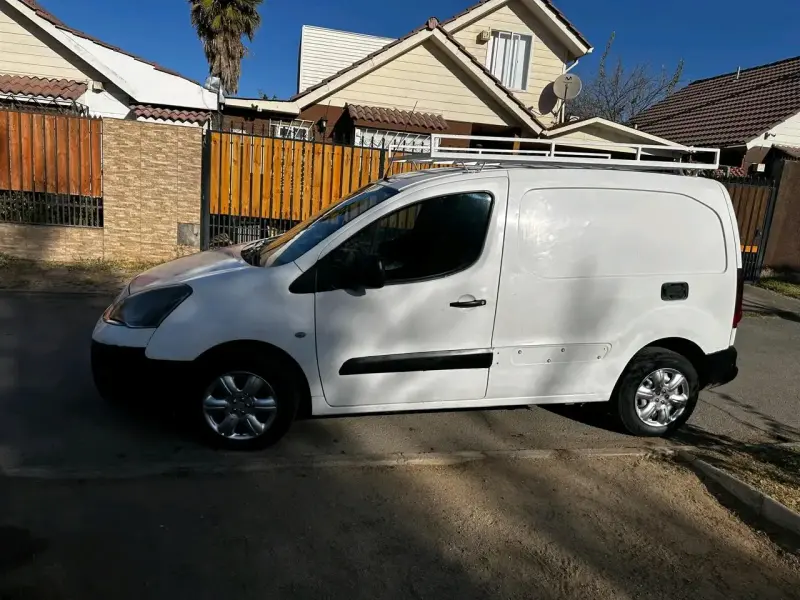 Furgón Citroën berlingo 2015 blanco en buen estado - 3
