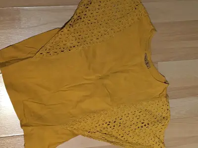 Vestido rojo con botones - miniatura 6