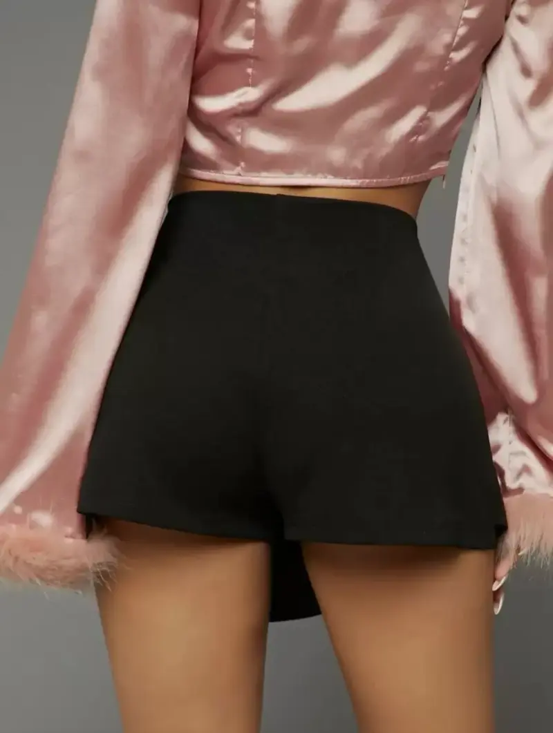 Minifalda short negra con hebilla - 2