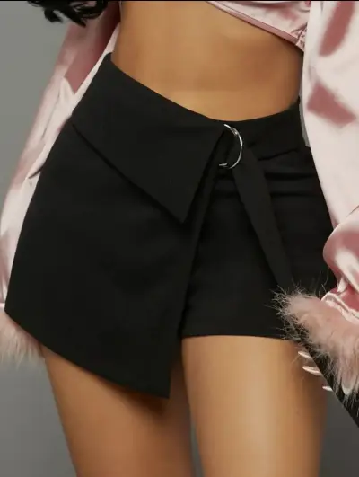 Minifalda short negra con hebilla - miniatura 4