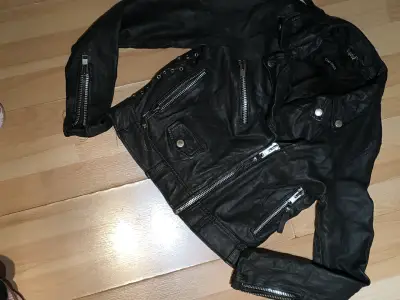 Chaqueta de cuero negra - miniatura 1