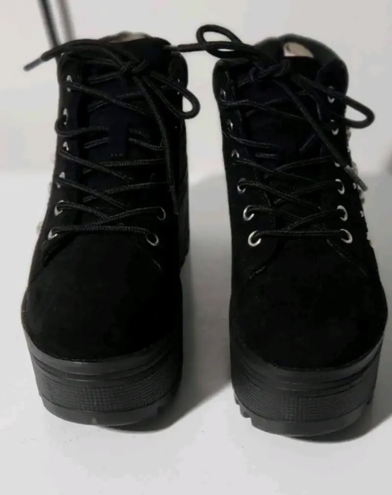 Botines nuevos negros con tachas de estrellas - 2