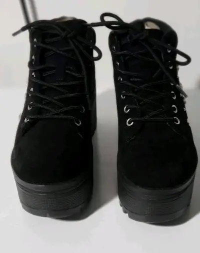 Botines nuevos negros con tachas de estrellas - miniatura 2