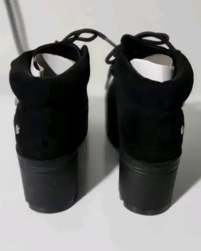 Botines nuevos negros con tachas de estrellas - miniatura 3