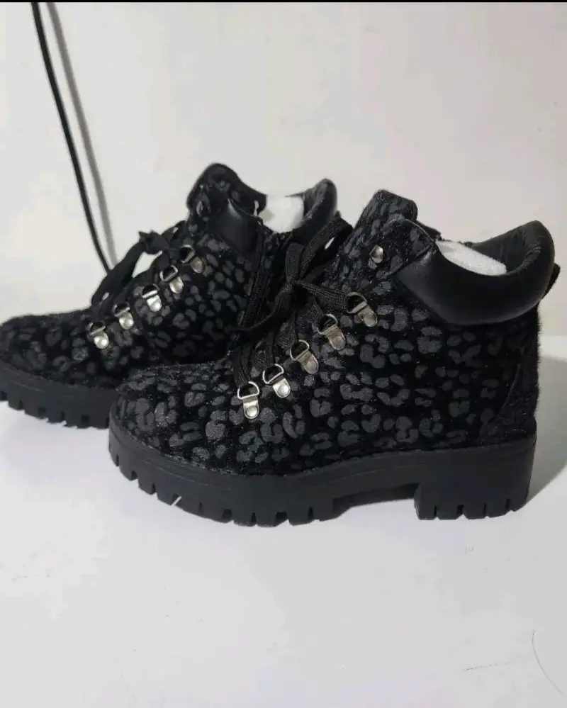 Botines nuevos FES negros animal print - 1