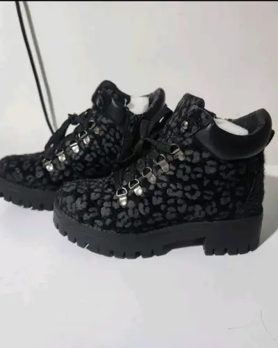 Botines nuevos FES negros  animal print - miniatura 1