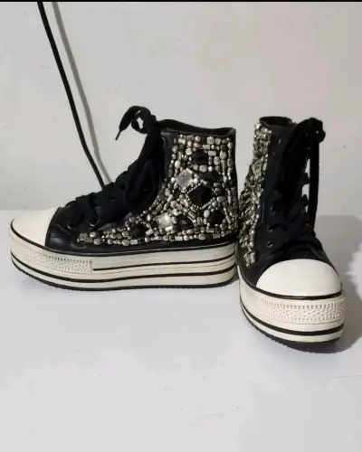 Zapatillas plataforma adornadas negras - miniatura 1