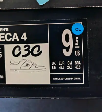 Zapatillas blancas DC, nuevas. - miniatura 2