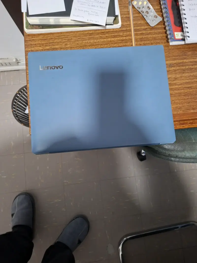 Laptop Lenovo azul