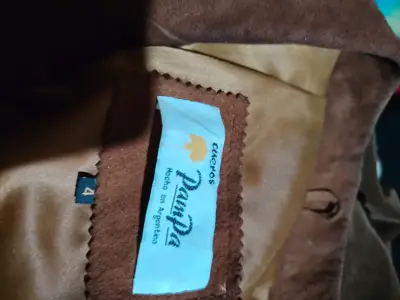 Chaqueta de cuero negra - miniatura 2