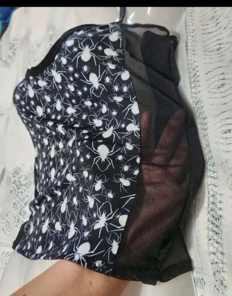 Top negro nuevo con estampado de arañas - 4