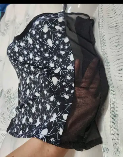 Top negro nuevo con estampado de arañas - miniatura 4