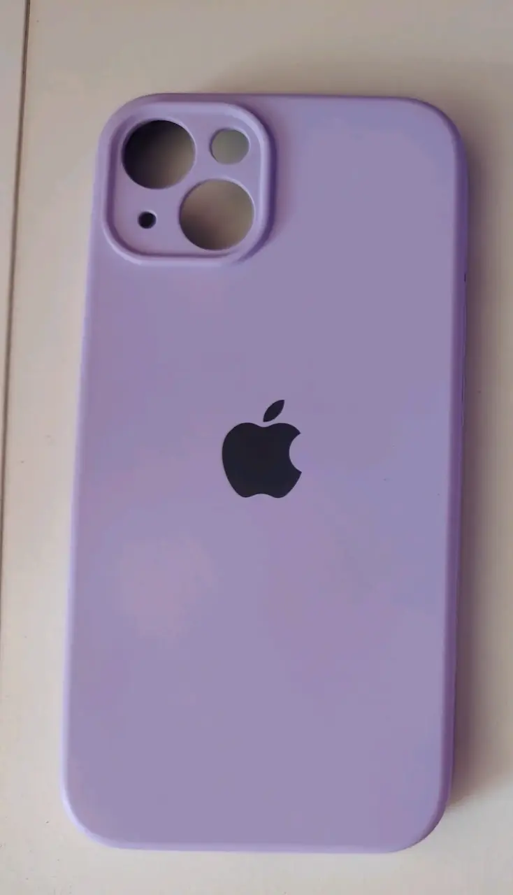 Funda morada para iPhone 13
