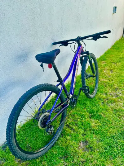 Bicicleta de montaña Trek morada - miniatura 1