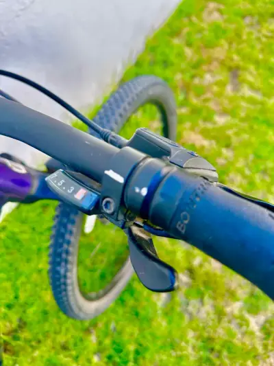 Bicicleta de montaña Trek morada - miniatura 3