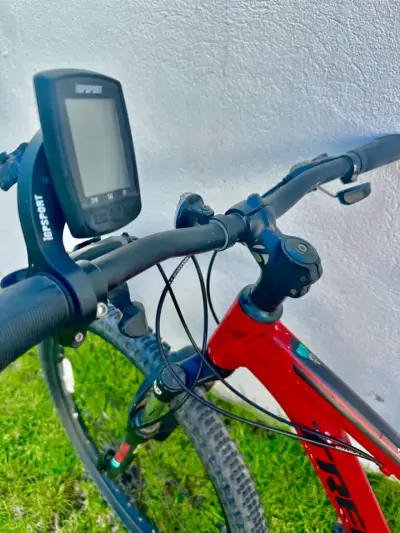 Bicicleta montaña Trek Marlin5, roja - miniatura 3