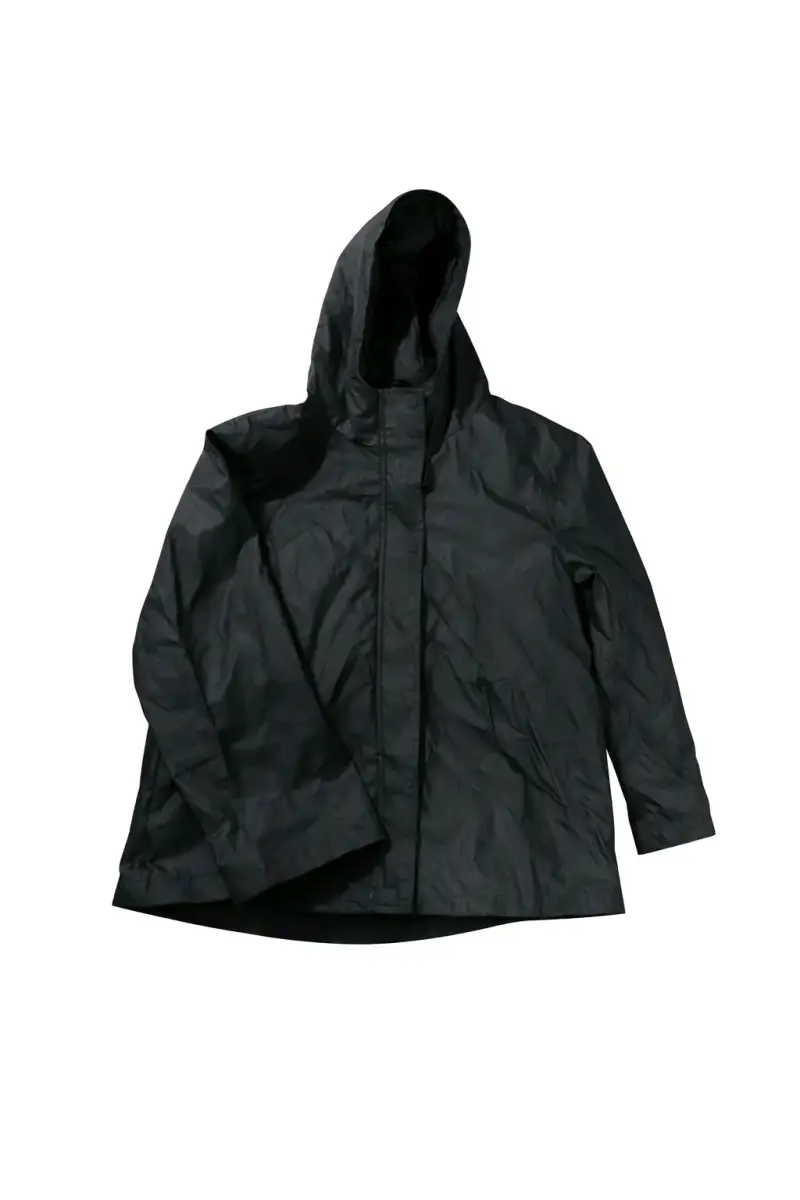Chaqueta negra con capucha - 1