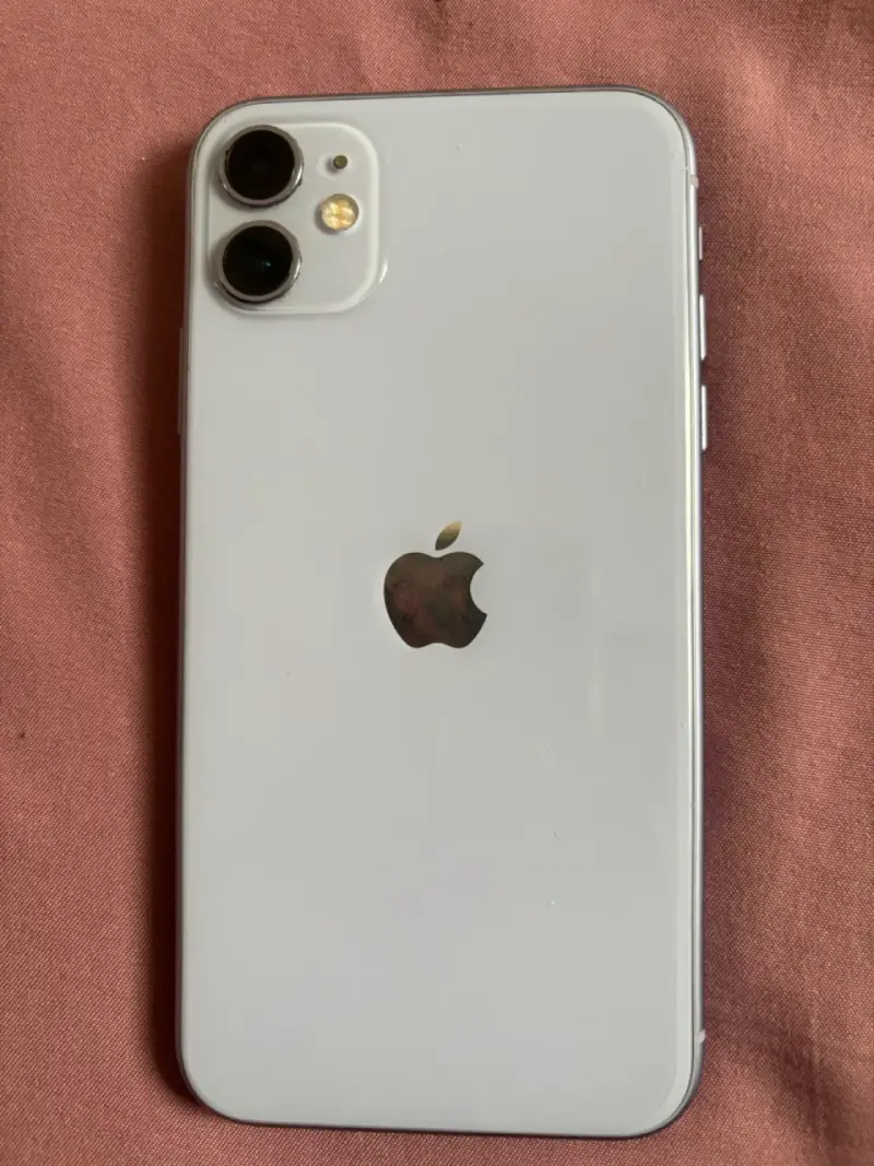 iPhone 11 morado - 3