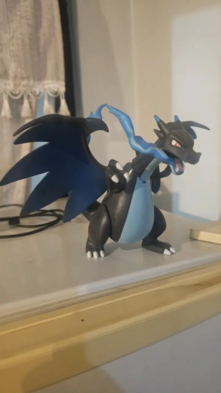 Figura Charizard Mega Evolución