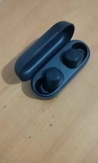 Audífonos inalámbricos negros - miniatura 1