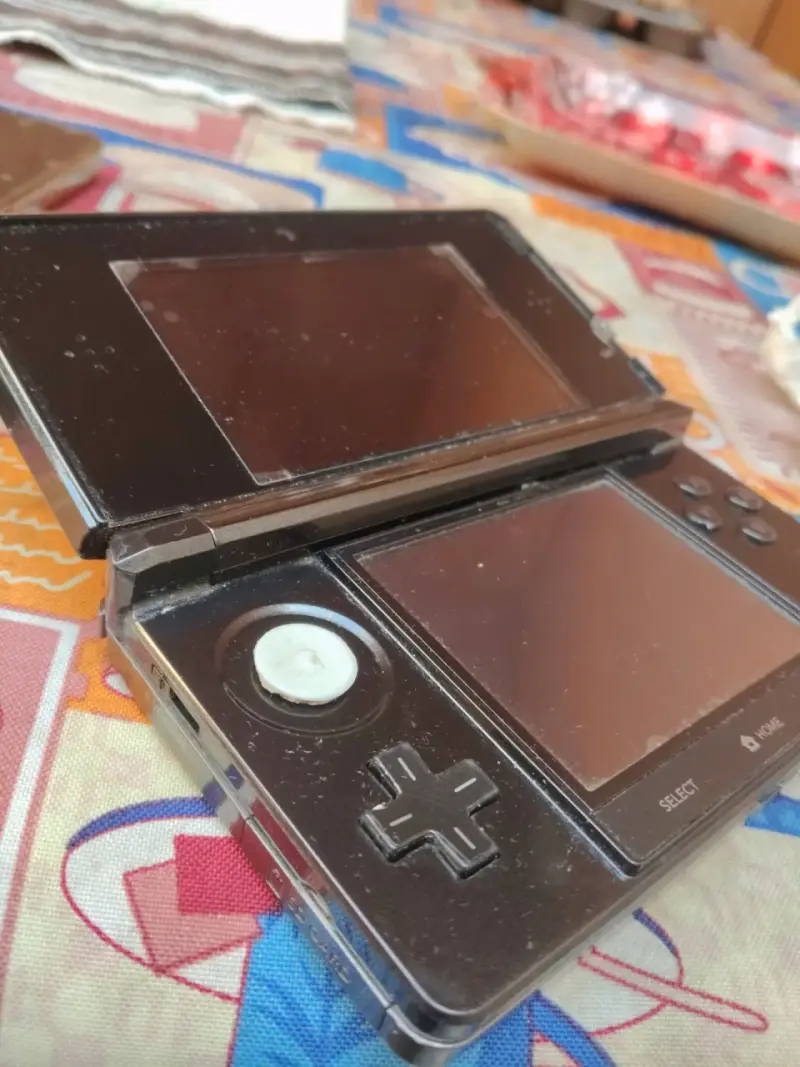 Nintendo 3DS + Metal Gear Solid + Juegos Digitales - 1