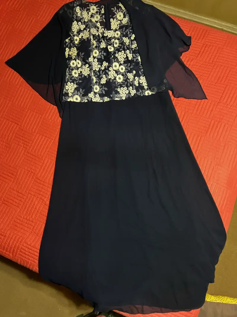 Vestido azul con encaje floral - 2