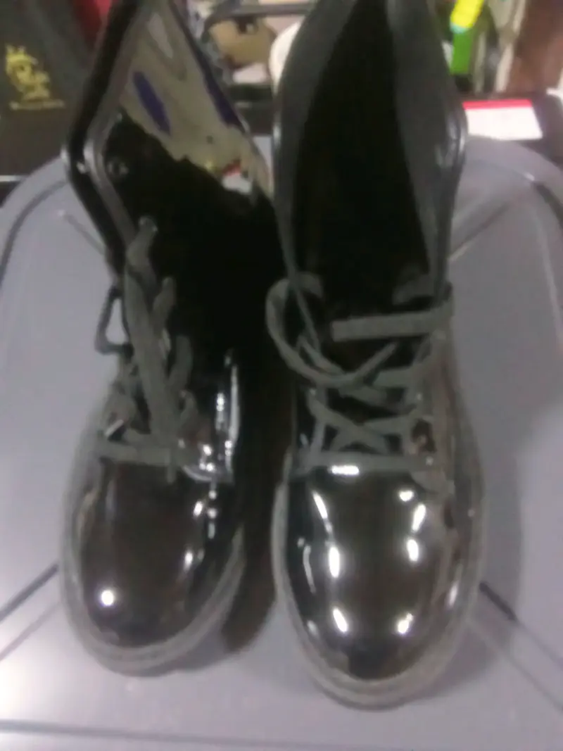Botas negras de charol