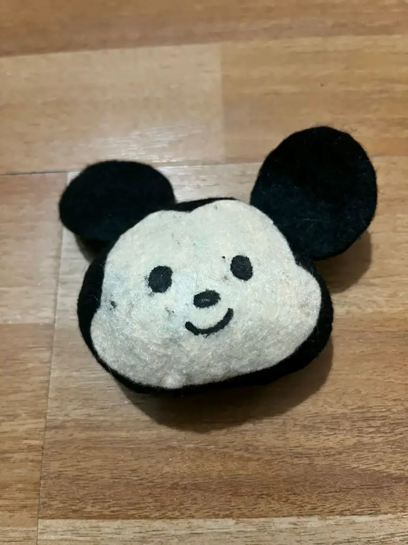 Peluchito personaje clásico Mini pins o prendedor