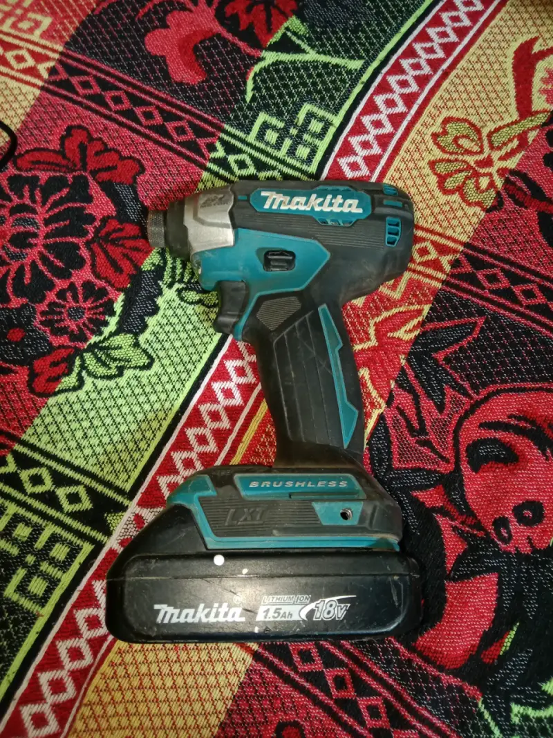 Taladro atornillador Makita 18V