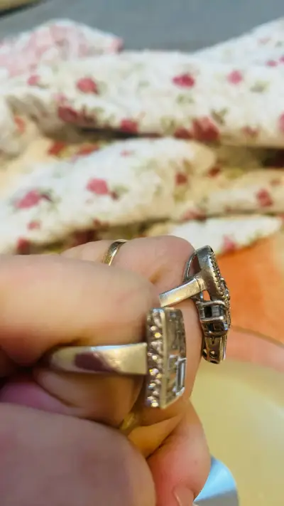 Anillo de  palta con diseño cuadrado - miniatura 2